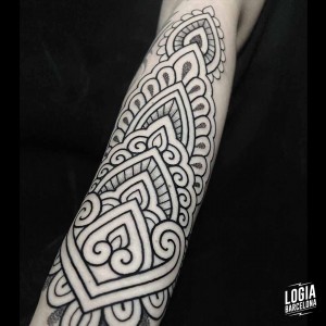 tatuaje_brazo__manga_tradicional_logiabarcelona_willian_spindola_